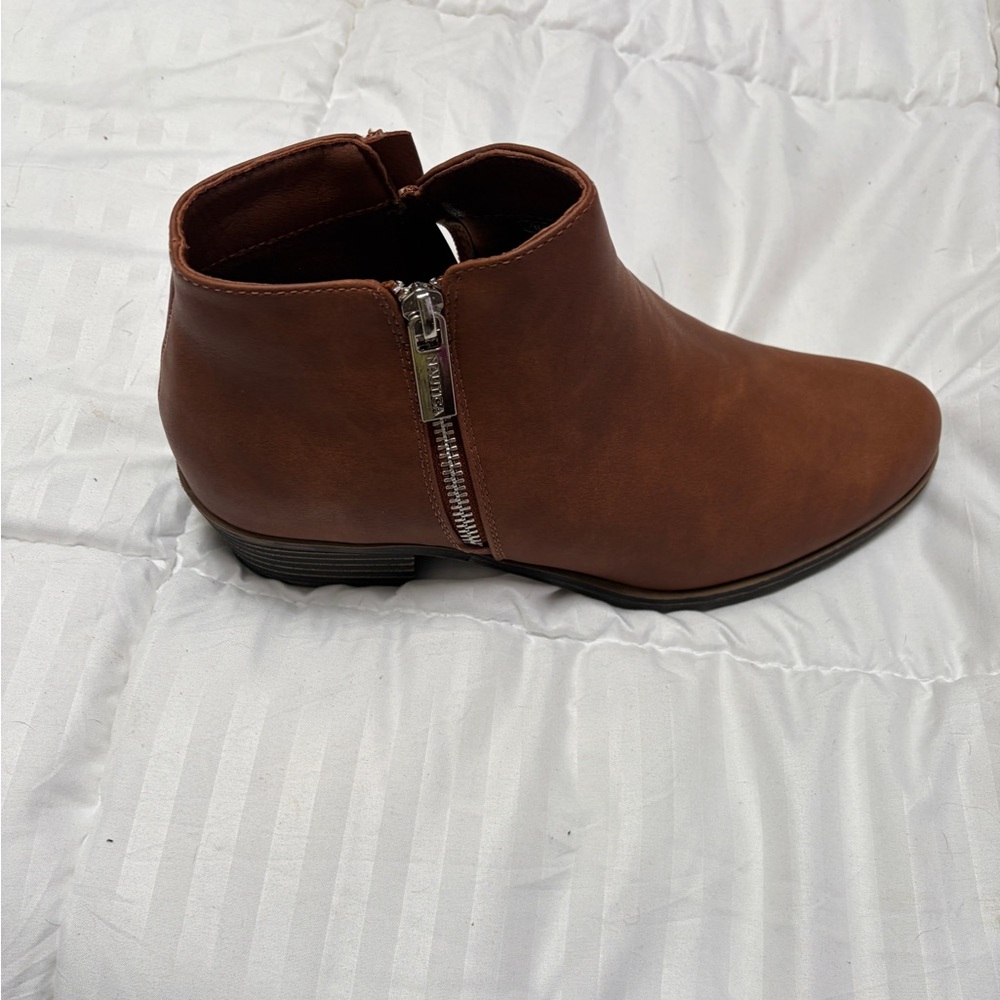 Brand new Nautical booties light brown